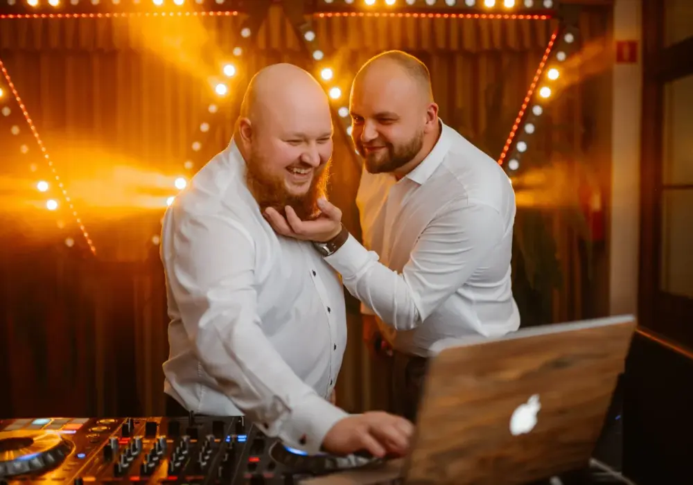 Jakie pytania do DJ na wesele pomogą uniknąć rozczarowań?