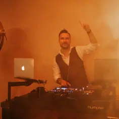 DJ czy zespół na wesele - jak uniknąć najczęstszych błędów?