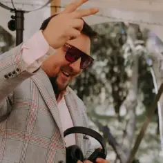 Ile kosztuje DJ na 50 urodziny? Ceny, które mogą Cię zaskoczyć