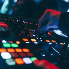 Jak znaleźć pracę jako DJ i uniknąć najczęstszych błędów